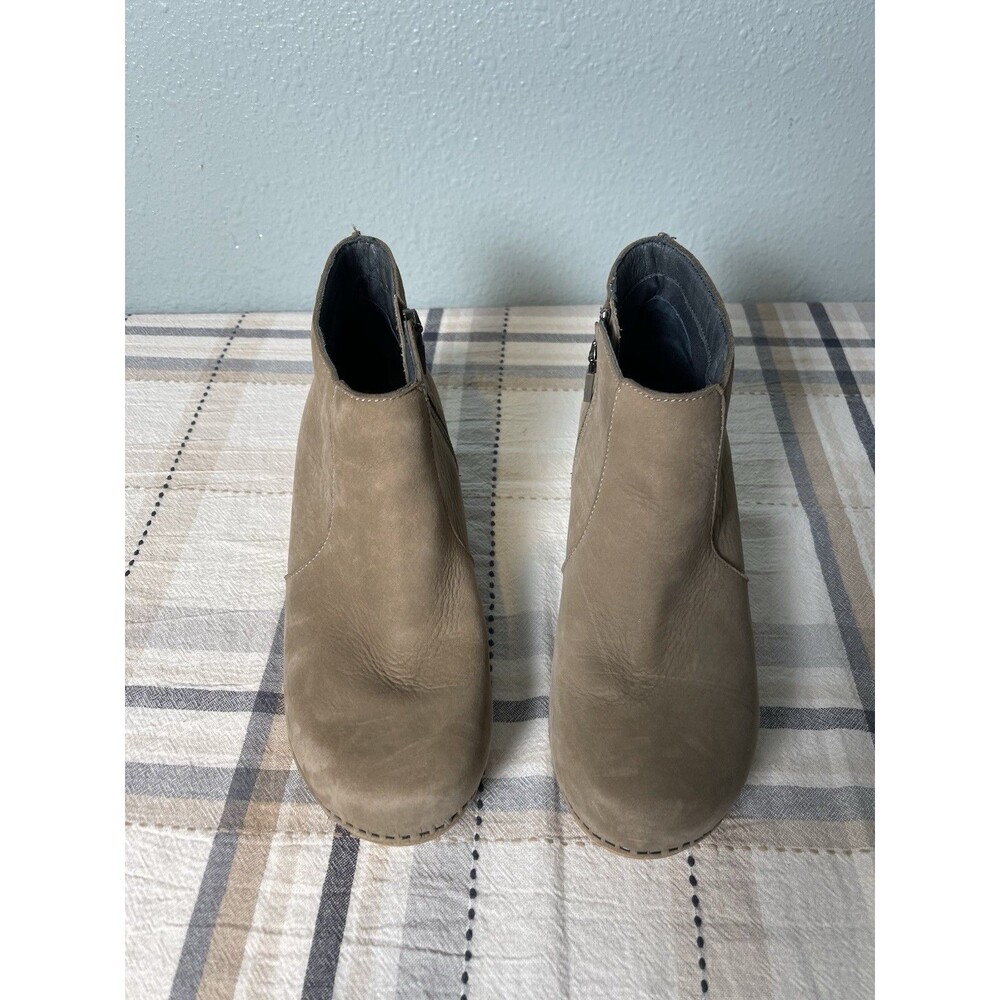 Dansko Maria Ankle Boots Womens Size 39 US 8.5 Beige Leather Side Zip Block Heel - Picture 2 of 10